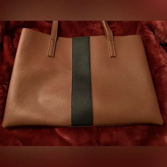 Vince Camuto Handbags - Vince Camuto new pebbled leather tote